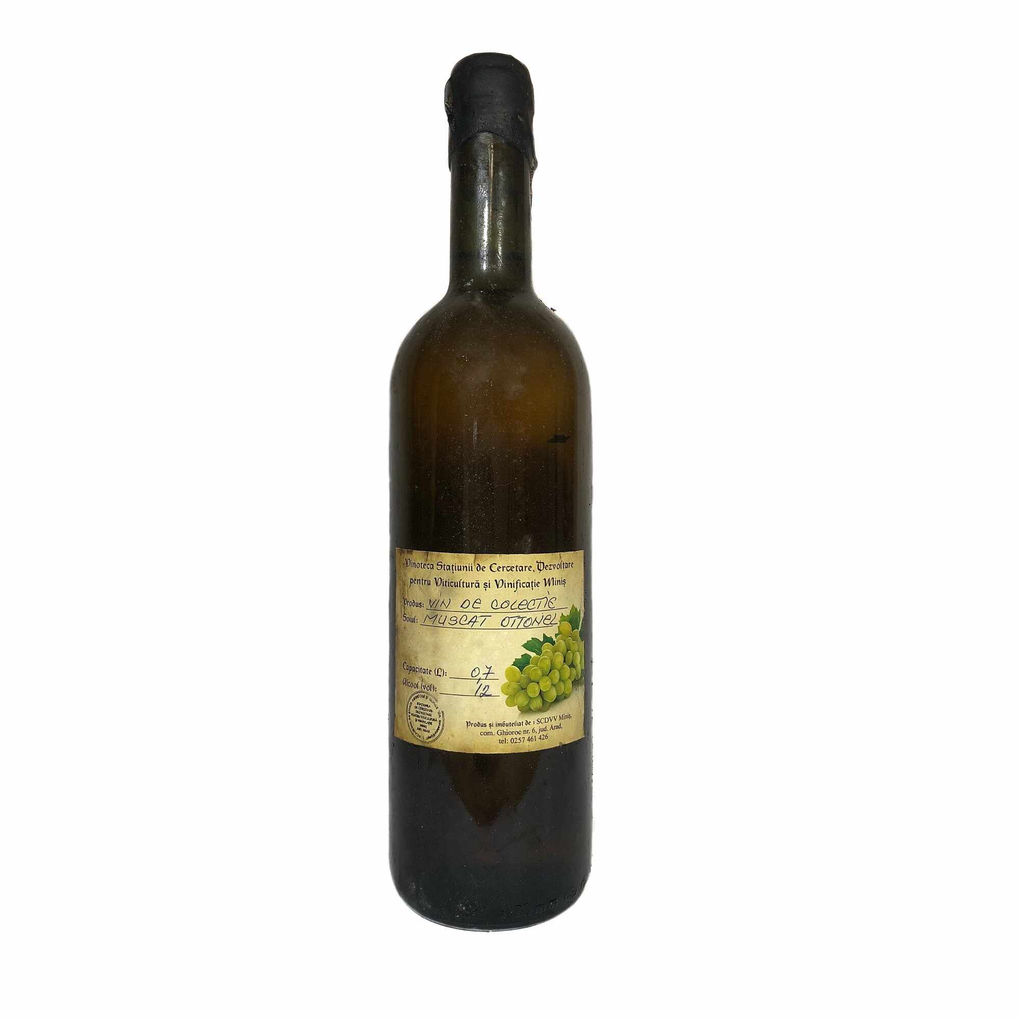 Vin alb de colectie Muscat Ottonel - Anul 1945 in cutie de lemn, 700 ml